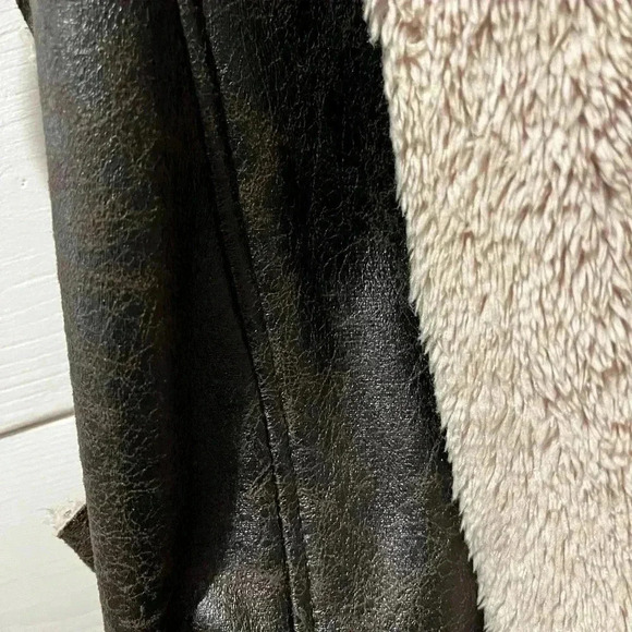 RD STYLE sleeveless faux fur faux leather jacket. size M/L ⚠️ - Picture 4 of 8